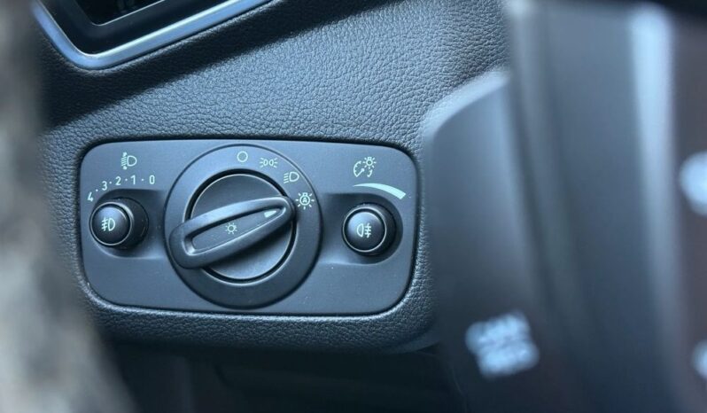 FORD Kuga  | 4×4 (doł. automatycznie) | Manualna | 140 KM | Czarny full
