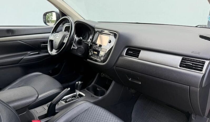 MITSUBISHI Outlander  | 4×4 (doł. automatycznie) | Automatyczna | 150 KM | Szary full