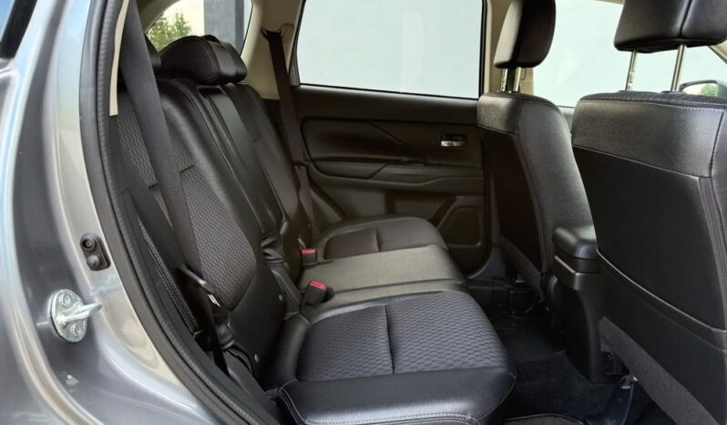 MITSUBISHI Outlander  | 4×4 (doł. automatycznie) | Automatyczna | 150 KM | Szary full