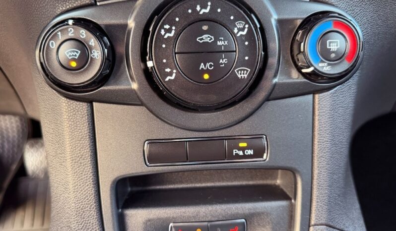 FORD Fiesta  | FWD (przód) | Manualna | 82 KM | Bordowy full