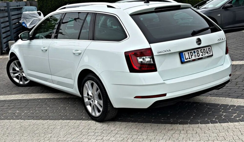 SKODA Octavia  | FWD (przód) | Automatyczna | 150 KM | Biały full