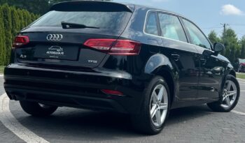 AUDI   A3     150 KM    Manualna    FWD (przód)    Czarny full