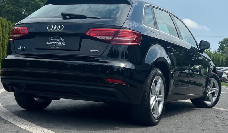 AUDI   A3     150 KM    Manualna    FWD (przód)    Czarny full