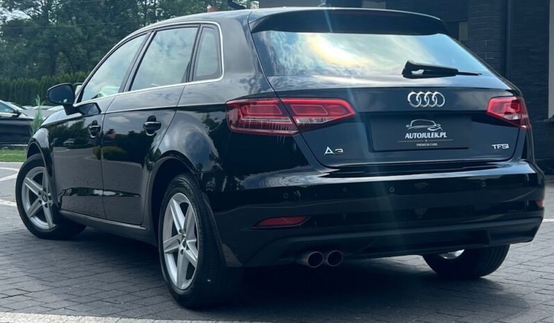 AUDI   A3     150 KM    Manualna    FWD (przód)    Czarny full