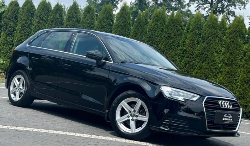 AUDI   A3     150 KM    Manualna    FWD (przód)    Czarny full