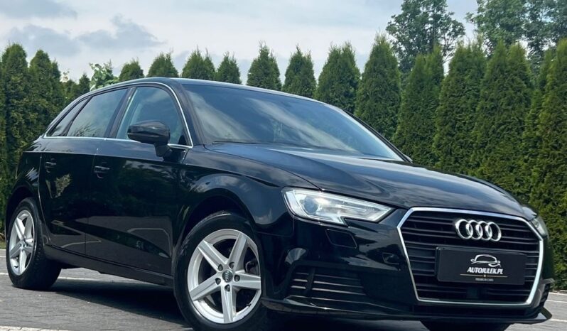 AUDI   A3     150 KM    Manualna    FWD (przód)    Czarny full