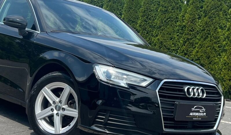 AUDI   A3     150 KM    Manualna    FWD (przód)    Czarny full
