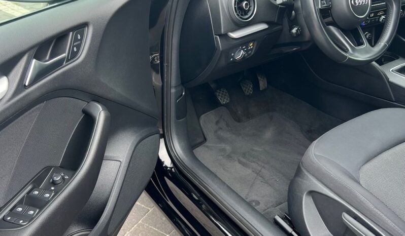 AUDI   A3     150 KM    Manualna    FWD (przód)    Czarny full
