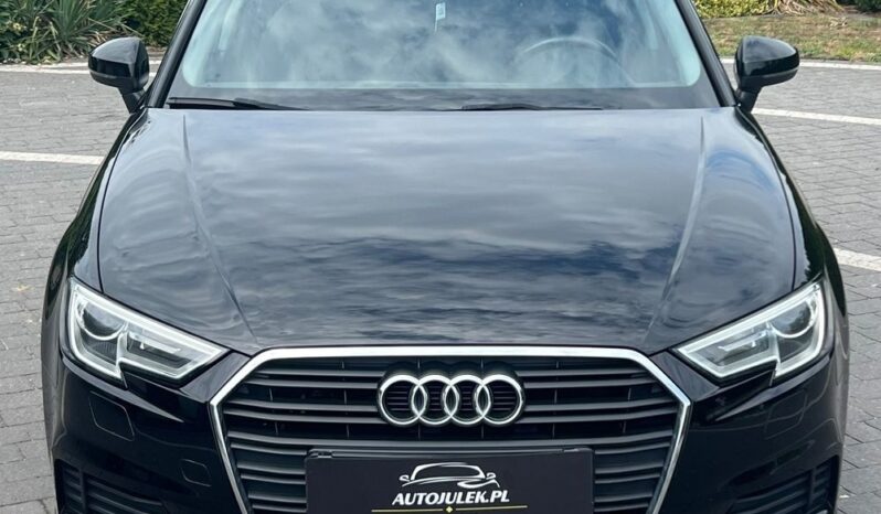 AUDI   A3     150 KM    Manualna    FWD (przód)    Czarny full