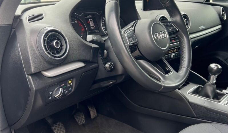 AUDI   A3     150 KM    Manualna    FWD (przód)    Czarny full