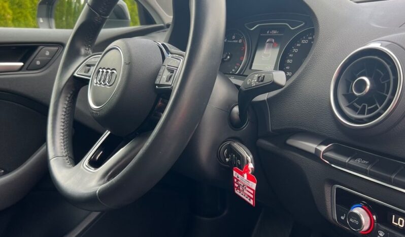 AUDI   A3     150 KM    Manualna    FWD (przód)    Czarny full