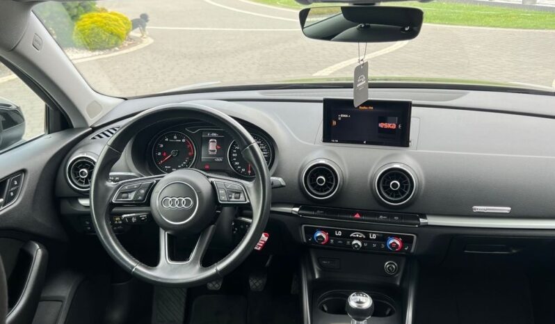 AUDI   A3     150 KM    Manualna    FWD (przód)    Czarny full