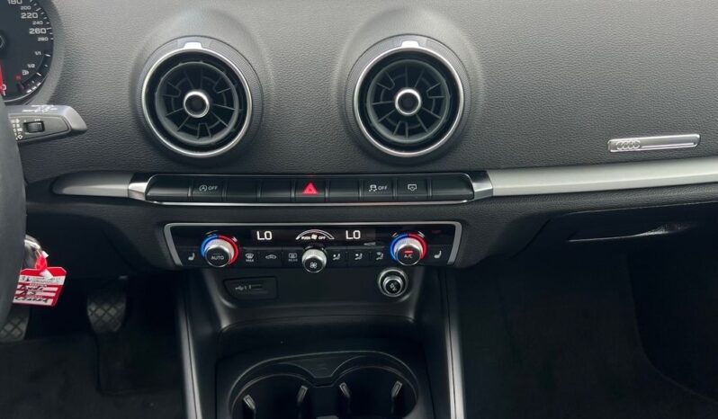 AUDI   A3     150 KM    Manualna    FWD (przód)    Czarny full