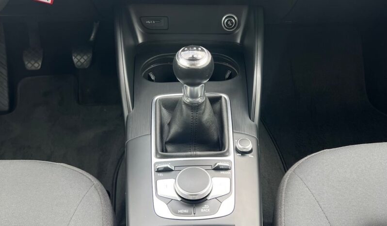 AUDI   A3     150 KM    Manualna    FWD (przód)    Czarny full