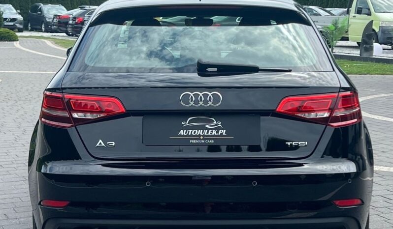 AUDI   A3     150 KM    Manualna    FWD (przód)    Czarny full