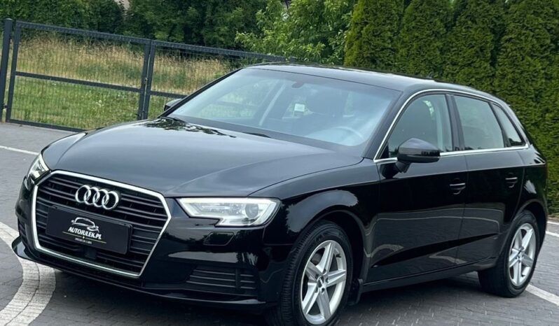 AUDI   A3     150 KM    Manualna    FWD (przód)    Czarny full