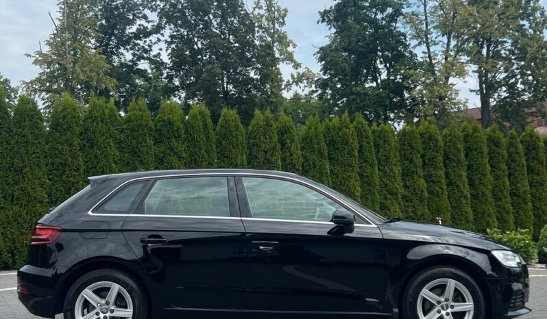 AUDI   A3     150 KM    Manualna    FWD (przód)    Czarny full