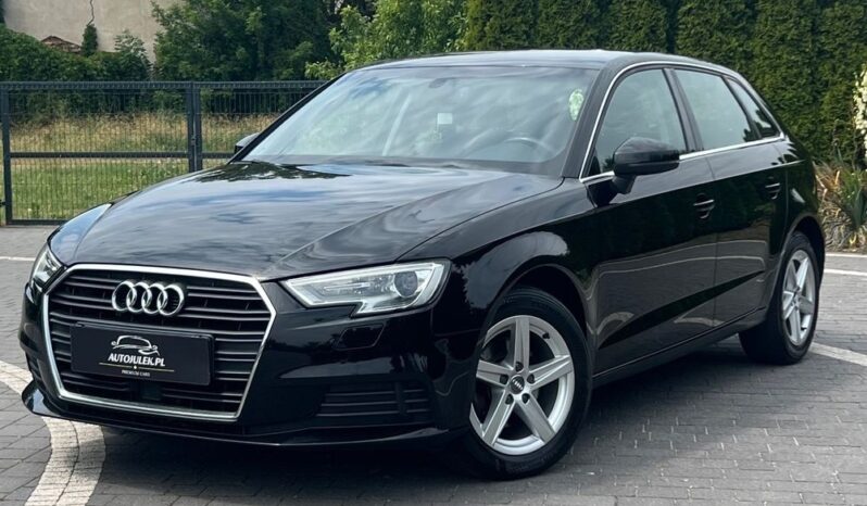 AUDI   A3     150 KM    Manualna    FWD (przód)    Czarny full