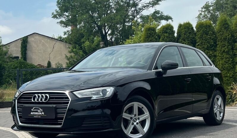 AUDI   A3     150 KM    Manualna    FWD (przód)    Czarny full