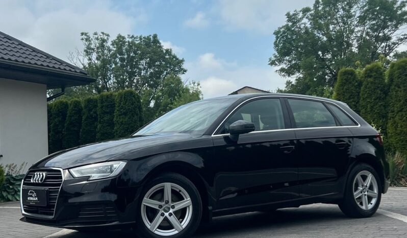 AUDI   A3     150 KM    Manualna    FWD (przód)    Czarny full
