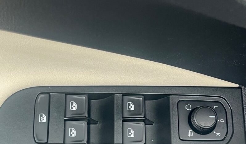 Skoda   Kamiq    110 KM    Automatyczna    FWD (przód)    Brązowy full