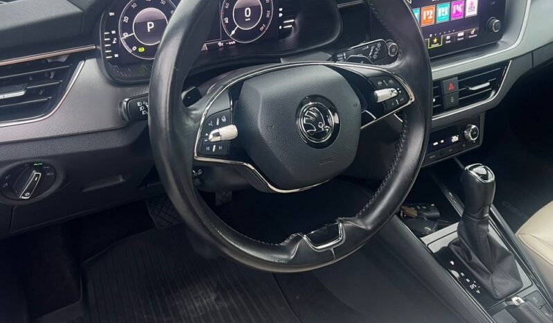 Skoda   Kamiq    110 KM    Automatyczna    FWD (przód)    Brązowy full