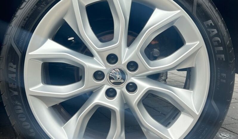Skoda   Kamiq    110 KM    Automatyczna    FWD (przód)    Brązowy full