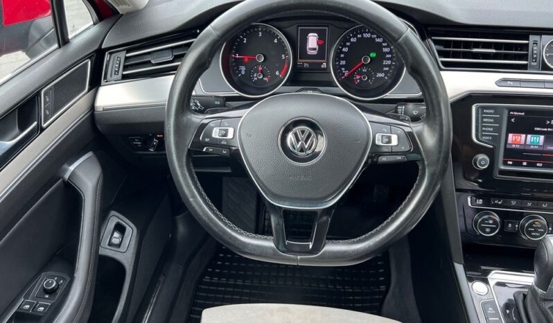 Volkswagen   Passat Variant    190 KM    Automatyczna    FWD (przód)    Czerwony full
