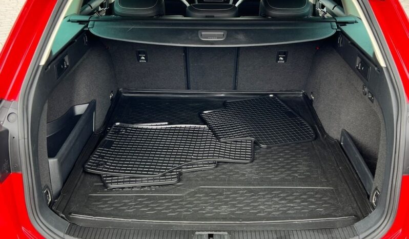 Volkswagen   Passat Variant    190 KM    Automatyczna    FWD (przód)    Czerwony full