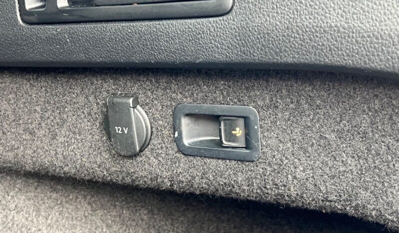 Volkswagen   Passat Variant    190 KM    Automatyczna    FWD (przód)    Czerwony full