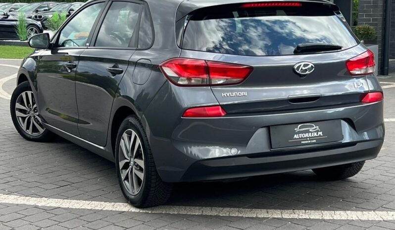 Hyundai   i30    115 KM    Manualna    FWD (przód)    Szary full