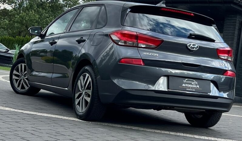 Hyundai   i30    115 KM    Manualna    FWD (przód)    Szary full