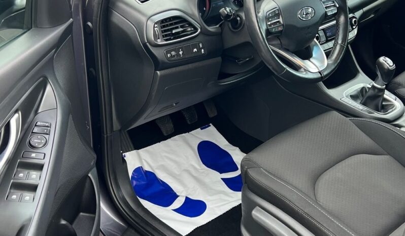 Hyundai   i30    115 KM    Manualna    FWD (przód)    Szary full