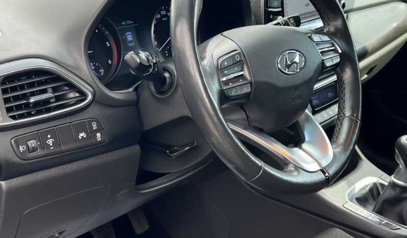 Hyundai   i30    115 KM    Manualna    FWD (przód)    Szary full