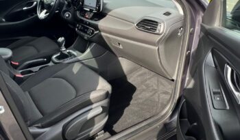Hyundai   i30    115 KM    Manualna    FWD (przód)    Szary full
