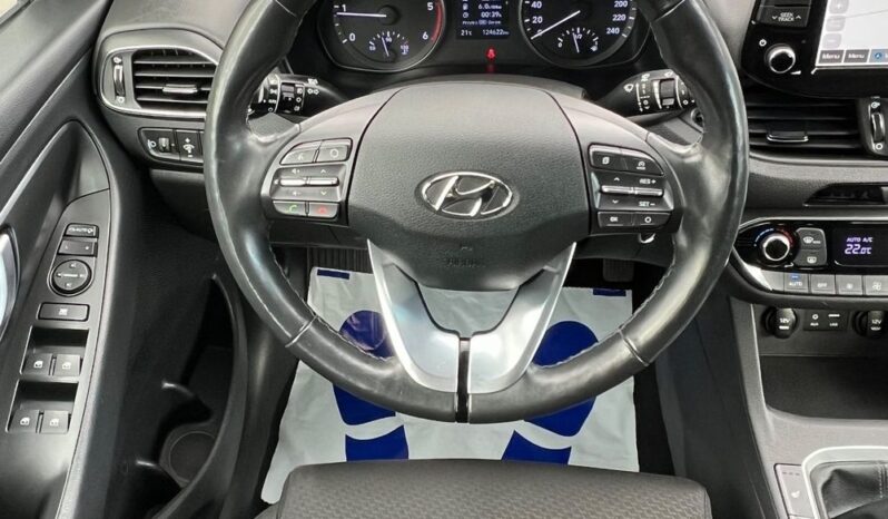 Hyundai   i30    115 KM    Manualna    FWD (przód)    Szary full