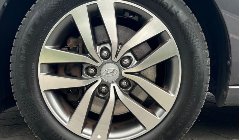 Hyundai   i30    115 KM    Manualna    FWD (przód)    Szary full