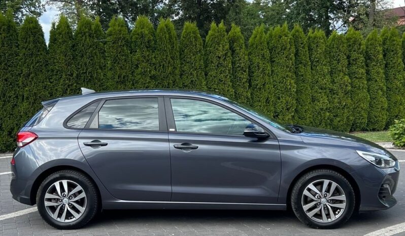 Hyundai   i30    115 KM    Manualna    FWD (przód)    Szary full