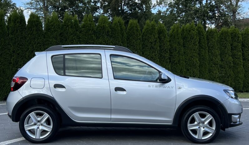 Dacia   Sandero Stepway    90 KM    Manualna    FWD (przód)    Szary full
