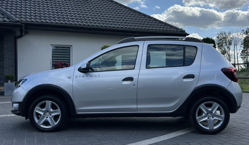 Dacia   Sandero Stepway    90 KM    Manualna    FWD (przód)    Szary full