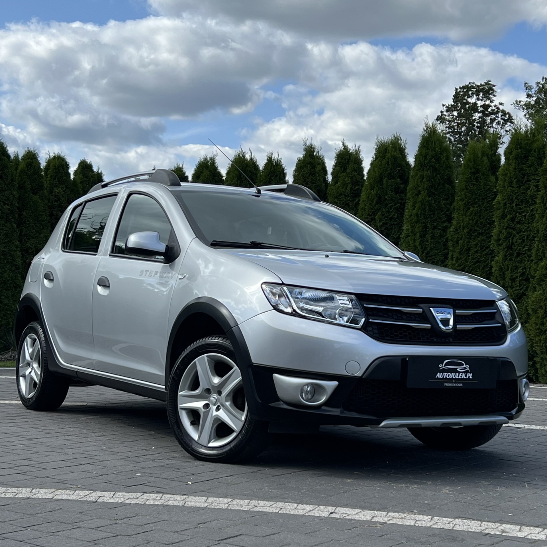Dacia   Sandero Stepway    90 Km    Manualna    Fwd (Przód)    Szary