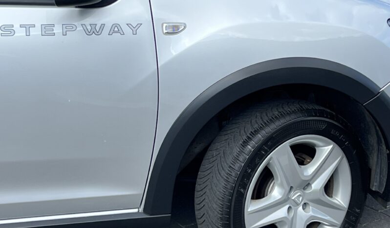 Dacia   Sandero Stepway    90 KM    Manualna    FWD (przód)    Szary full