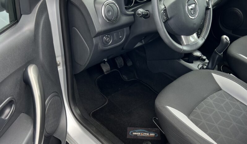Dacia   Sandero Stepway    90 KM    Manualna    FWD (przód)    Szary full