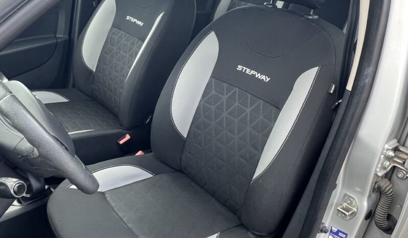Dacia   Sandero Stepway    90 KM    Manualna    FWD (przód)    Szary full