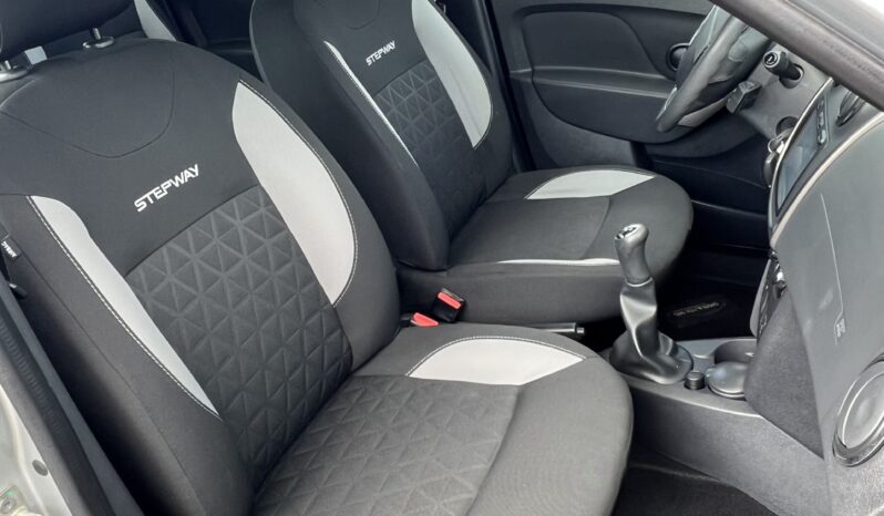 Dacia   Sandero Stepway    90 KM    Manualna    FWD (przód)    Szary full