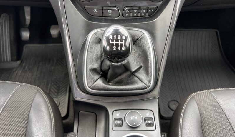 Ford Kuga | 4×4 (doł. automatycznie) | Manualna | 150 KM | Niebieski full