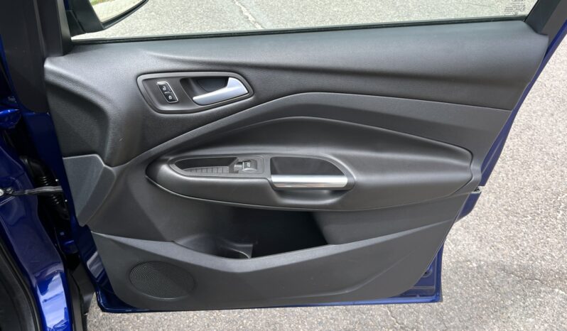 Ford Kuga | 4×4 (doł. automatycznie) | Manualna | 150 KM | Niebieski full