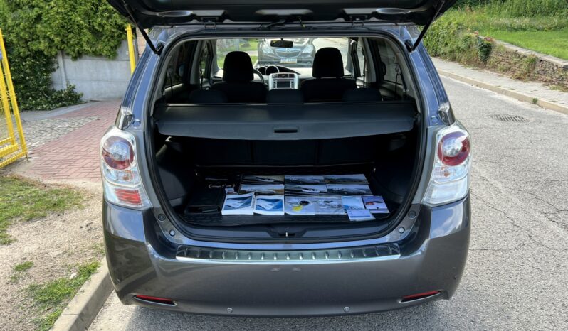 Toyota Verso | FWD (przód) | Manualna | 147 KM | Szary full