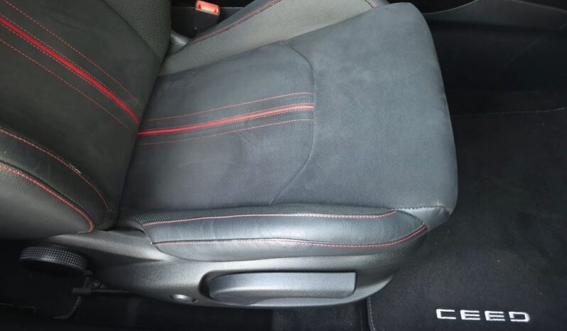 Kia Ceed | FWD (przód) | Manualna | 204 KM | Czarny full