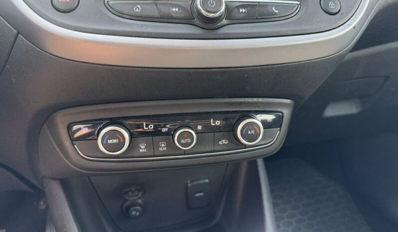 Opel Crossland X | FWD (przód) | Manualna | 86 KM | Złoty full
